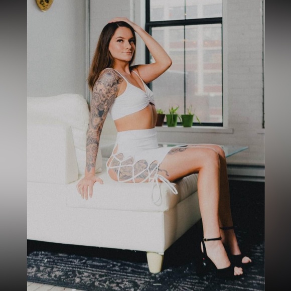 White two piece set - Picture 1 of 3